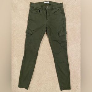Loft women’s cargo pants, size 2, green. Excellent condition.